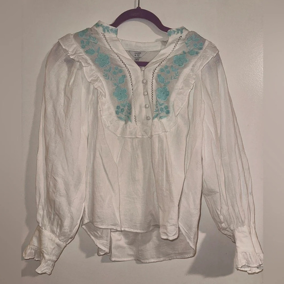 crown & ivy Tops - NWT Crown & Ivy White Blouse with Blue Trim Size Small